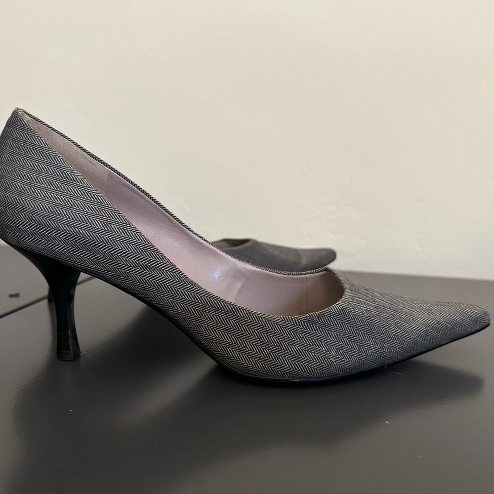 Women’s Nine West pump. 3” heel. Gray. 6 1/2